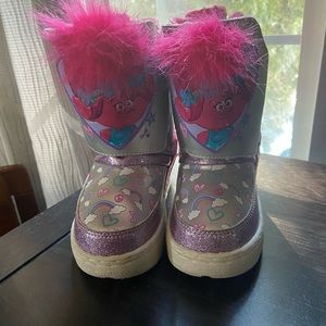 Dreamworks Trolls girls snow boots